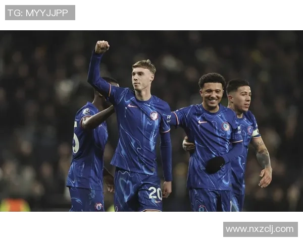 全球最帅捡球瞬间！足球场上的英俊球星完美定格